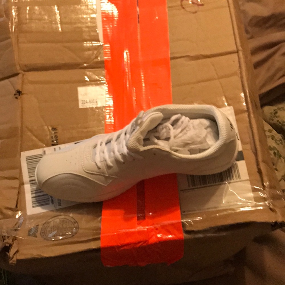 Varsity flex cheer shoes size 9.5 bnwot